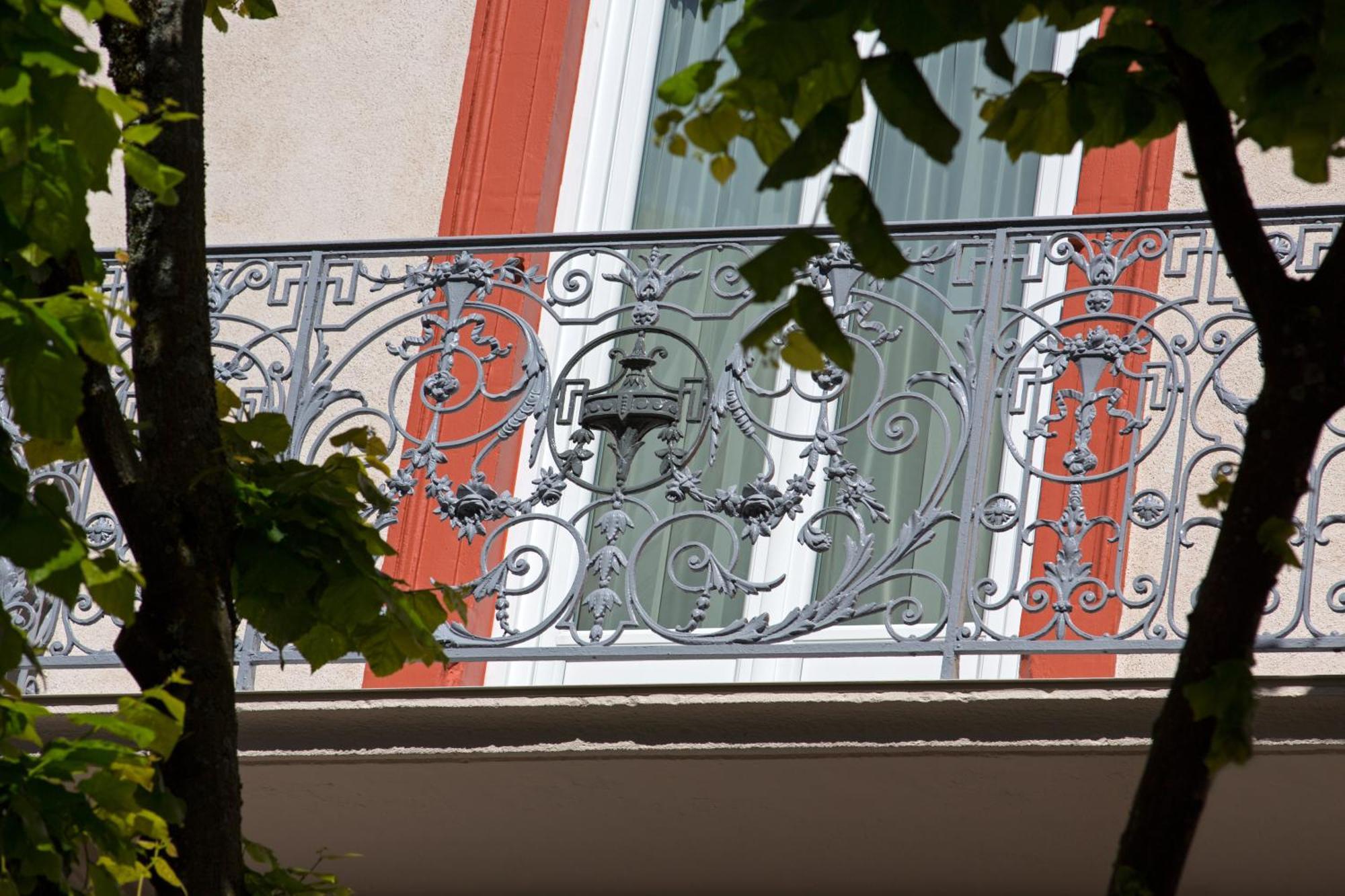 Hotel Arverna Vichy - Clt'Hotel Bagian luar foto