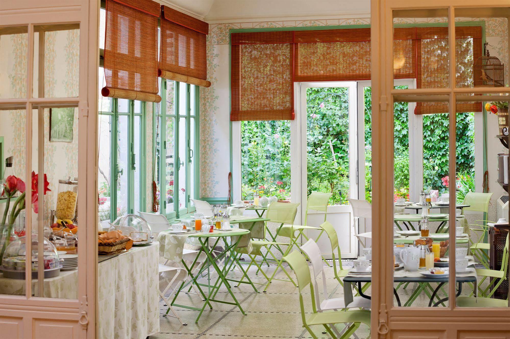 Hotel Arverna Vichy - Clt'Hotel Bagian luar foto