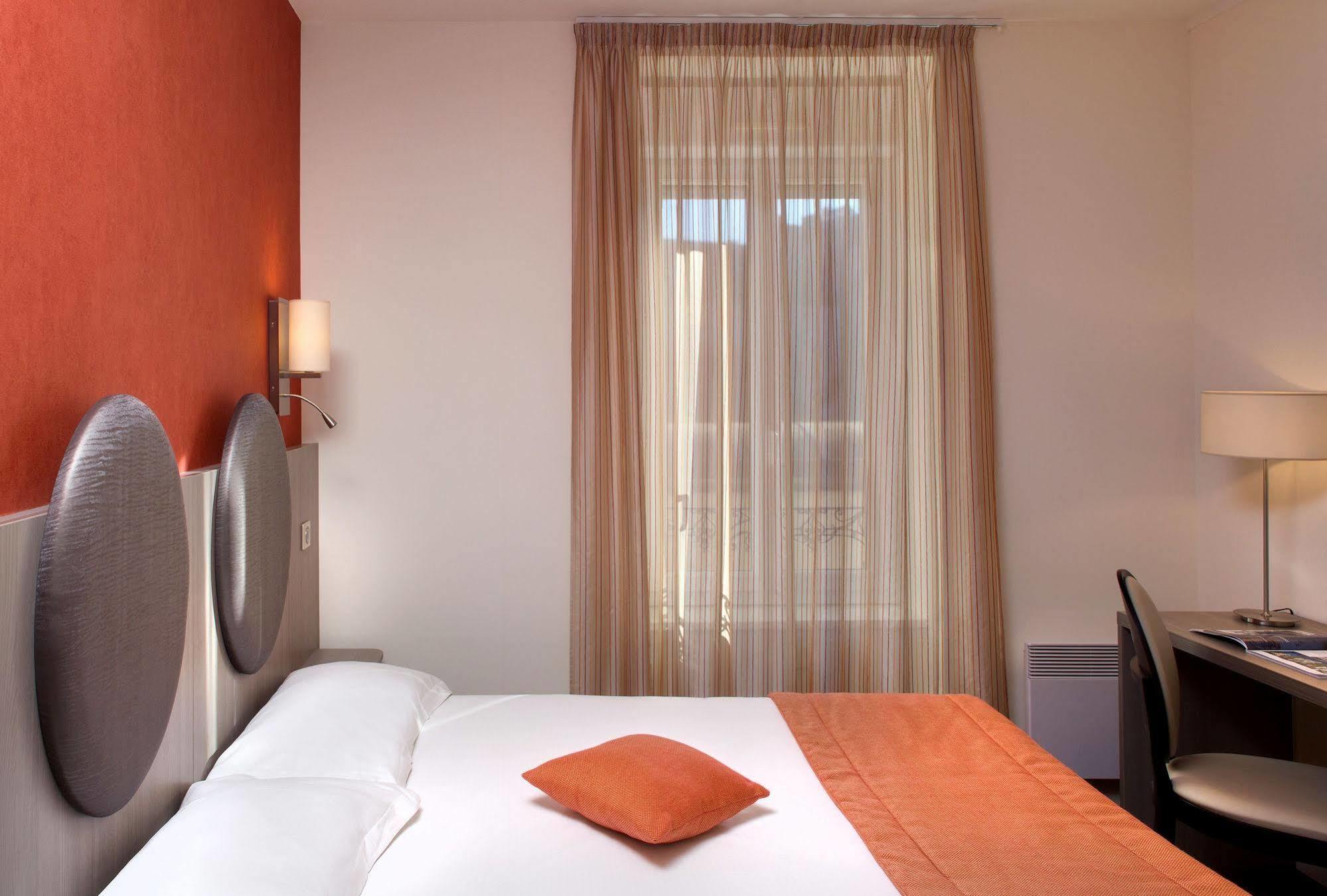 Hotel Arverna Vichy - Clt'Hotel Bagian luar foto