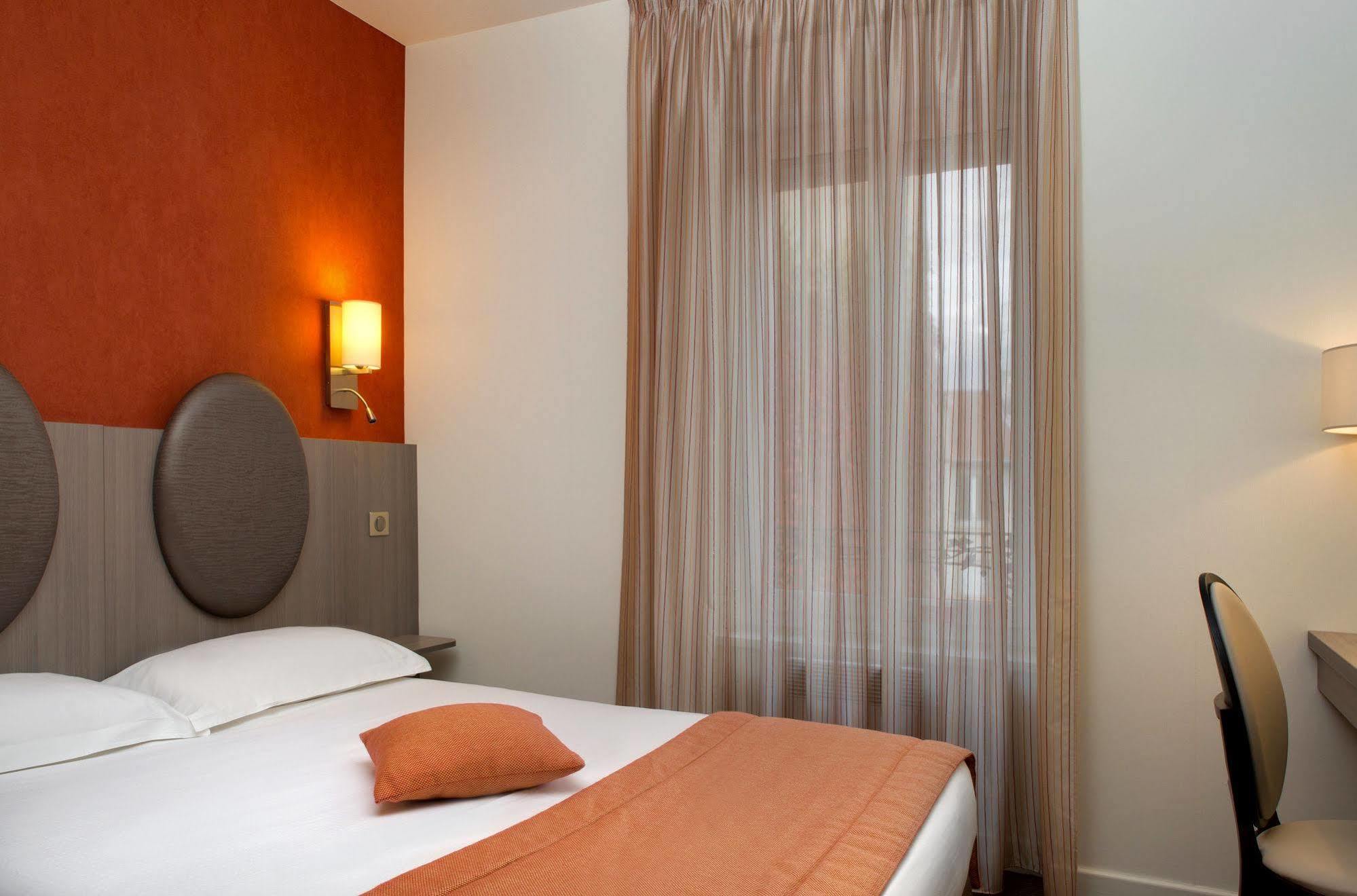 Hotel Arverna Vichy - Clt'Hotel Bagian luar foto
