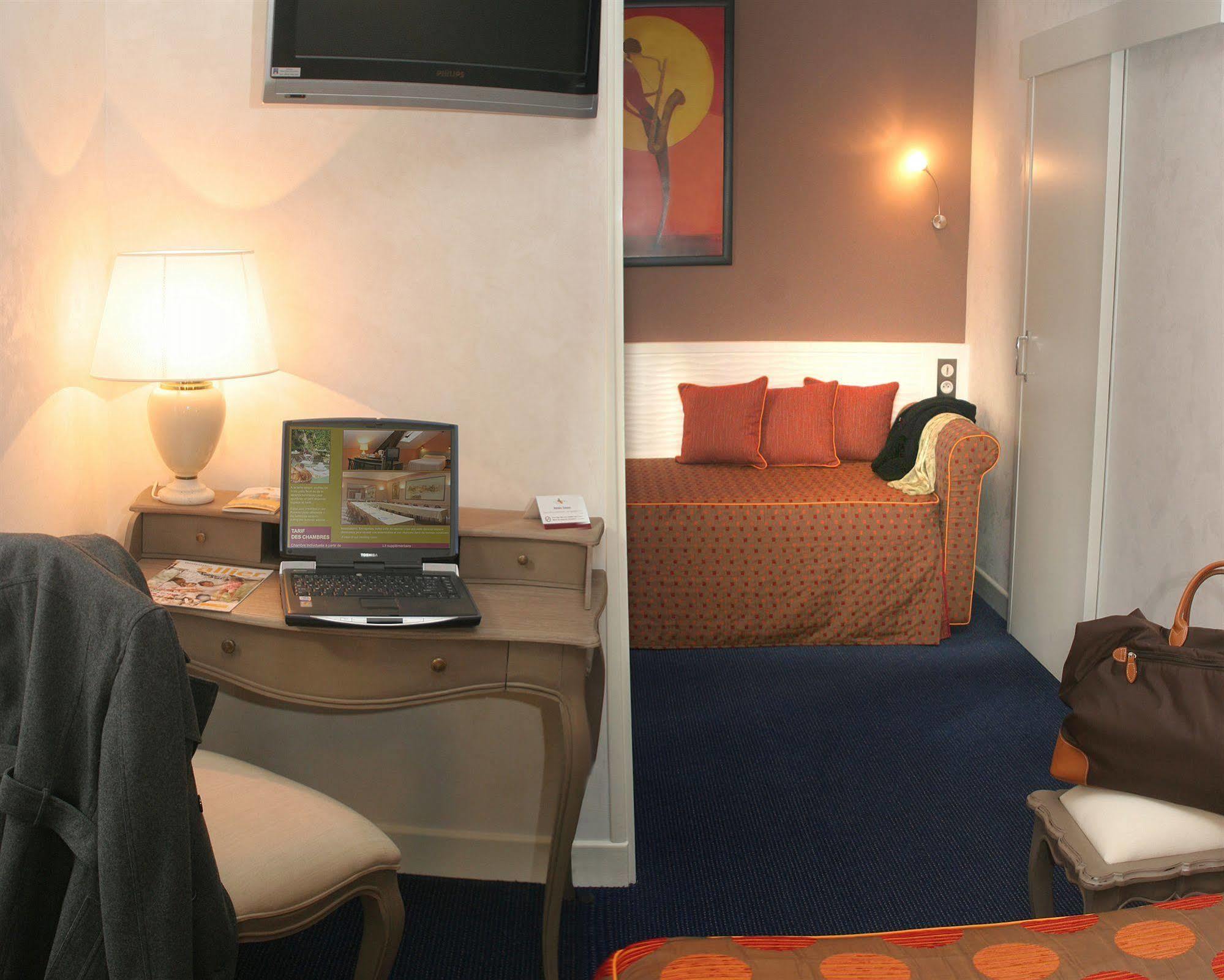 Hotel Arverna Vichy - Clt'Hotel Bagian luar foto